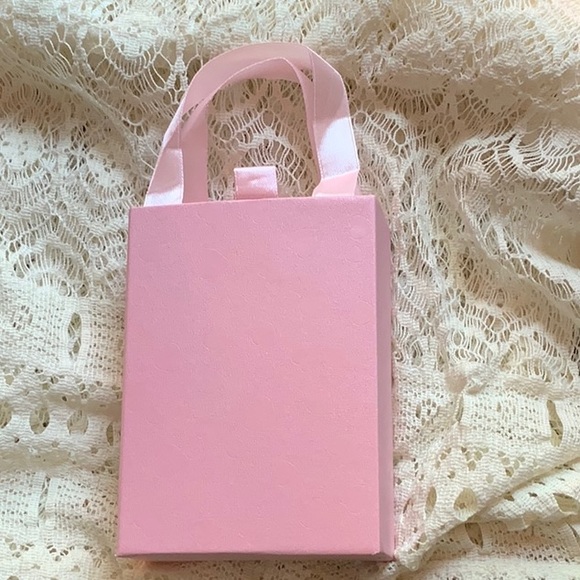 Pink Wine Socks - Slippers - NWOT -  Pink Gift Box - Writing on Bottom - Picture 5 of 5